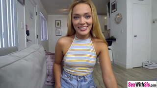 חם מותק נהנה מציצה וכוס מזוינת