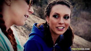 Ҷуфти месупорад шлюхе барои он, ки ба вай даст худро гребаный бузург худдорӣ мекунанд