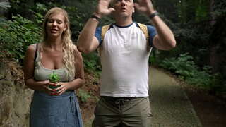 Sex ilk şəxs lodge dağlarda