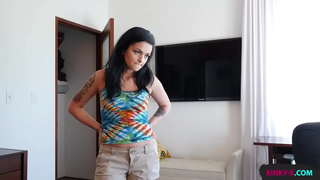 אחותי החורגת פשוט לא מפסיק להרביץ לי עד אני שם אותה על ארבע ותזיין את זה חזק שאתה לוגם כוס אורגזמה - קיילי Foxxx