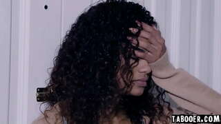 Негритянка Бабе Алеет Од Похотливого Скандала За Време Карантина