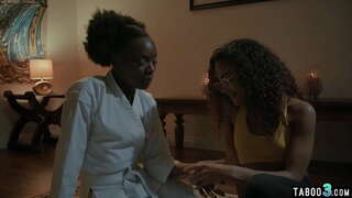 Mici titted ebony teens lins și degetele fiecare alte