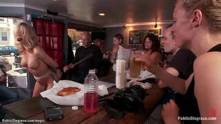 Učitelju Mark Davis i Ljubavnica Princeza Donna Dolore poklon vruće velike sise plavuša vezan MILF Simone Sonay u javnosti i oni grupnjak analni jebeš