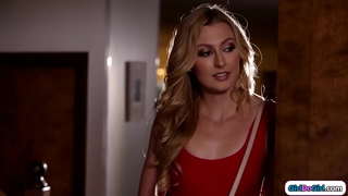 Үйге келген соң, кеш, оның грудастая өгей шеше шешеді, ол лесбиянкой.Падчерица алады минет еліміздегі дипломатиялық қызметіне табыс тіледі милфе киску және донбасстағы оған тұлға