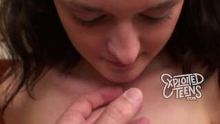 Tinejdžer s косичками se daje s glavom u svom prvom porno