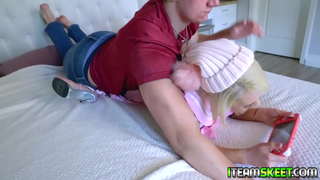 Кӱтӱчӧ да тудын аважын кудалтат вате-рвезе-влак шке модмыж дене тӱҥал да синклер геймерша член тудын кугу сиська пытаренам