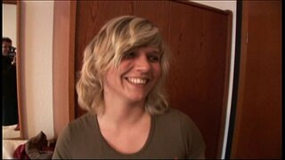 JuliaReaves-XFree - Haussauen Έκθεση - σκηνή 4