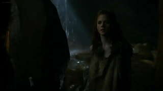 Game Of Thrones Jon Schnéi verléiert seng Jungfräulichkeit