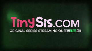 18 ubudala Ariana Grand ngu apha kuba into enye kwaye into enye kuphela, ukufumana FUCKED! Oku sexy ass ubuhle loves ukujonga phezulu ngomhla kobuso benu nge cock nzulu phantsi kwamaphiko throat kwaye moans kwi-ndiyavuyiswa xa ekubeni pl