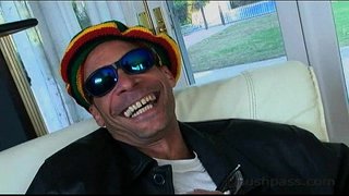 Megan Monroe dövülerek karısı onu kedi alır!