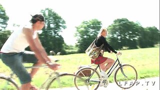 Giovane e bella studentessa con grandi tette grave sodomisee et prise en doppio p