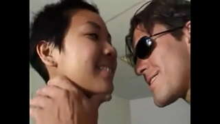 Bonito Filipina resolvidos pelo homem Por TT Menino