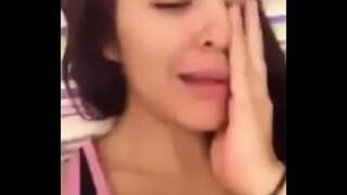 Bideo eskainitako senargaiaren erakutsiz beren pesones