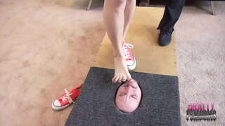 Orias Bastet លូបាំងប្រើ Facebox ជើងស្អាត