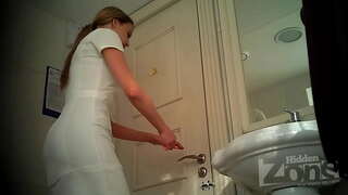 Excelente vista para o anus e a buceta em close-up!