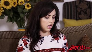 Primamljivo Julia Ann i Whitney Bijele rukovanje veliki kurac