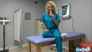 CamSoda - MARA Nurse420 Jilgħab bil-ruħha waqt fuq tagħha jiksru