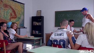 Teens ഡോളി Diore &amp;amp; Divorce സ്വർഗ്ഗം share tutor &#039; s cock with two അച്യുതാനന്ദന് സുഹൃത്തുക്കൾ ക്ലാസ്