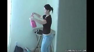 Cumblast isixeko Stranger kwi-closet