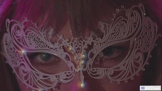 تجربہ کار عورت کی طرف جاتا ہے اس ہم جنس پرست دوست کے لئے ایک نجی کمرے