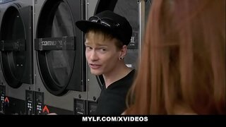 Тугая говно (VannaBardot) Милфа лиже њен клиторис (SereneSiren)