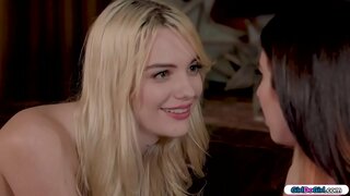 ���რუნეტი ეძებს დისტანციური და სთხოვს მისი ქერა დისტანციური თუ მან იცის, სად არის.ყველა შიშველი იგი ჩართოთ გარშემო დისტანციური მისი უკანალი.მისი ყველა ნაწილი უნდა loosen up და იგი დედა მისი.ისინი კოცნა და ქერა მუტელი, სანამ მისი საყვარელი