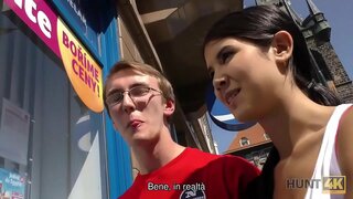 HUNT4K. штребер цуцколд срећан, да му плаћају за маца својом девојком