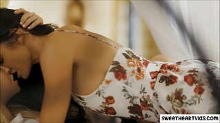 ���मलिंगी संबंध ठेवणारी स्त्री milf लिंग आणि सोनेरी पौगंड