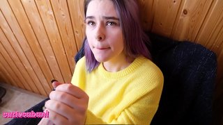 PEQUEÑA ZORRA QUIERE CHUPAR SU DICK