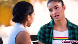 Ember ve Emily büyüyü tersine çevirmeyi planlıyor