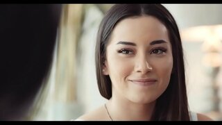 Adineko emakume irakasten gazte bat gauza batzuk