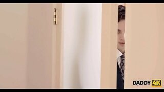 DADDY4K. Maraviyoso asina di parto pa e bieu i tata ku e bunita brùit na