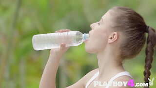 Тачаангуй бяцхан хүүгийн харуулж байна сайхан бие