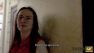 TUTOR4K. Ο τύπος είπε η δασκάλα ότι πρέπει να εξαπλωθεί πόδια για να πάρει κάποια χρήματα για το μάθημα